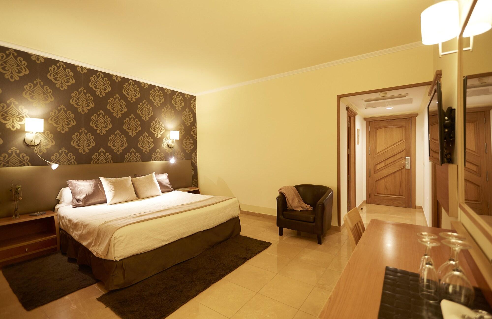 Invisa Hotel La Cala (Adults Only) Santa Eularia des Riu Kültér fotó